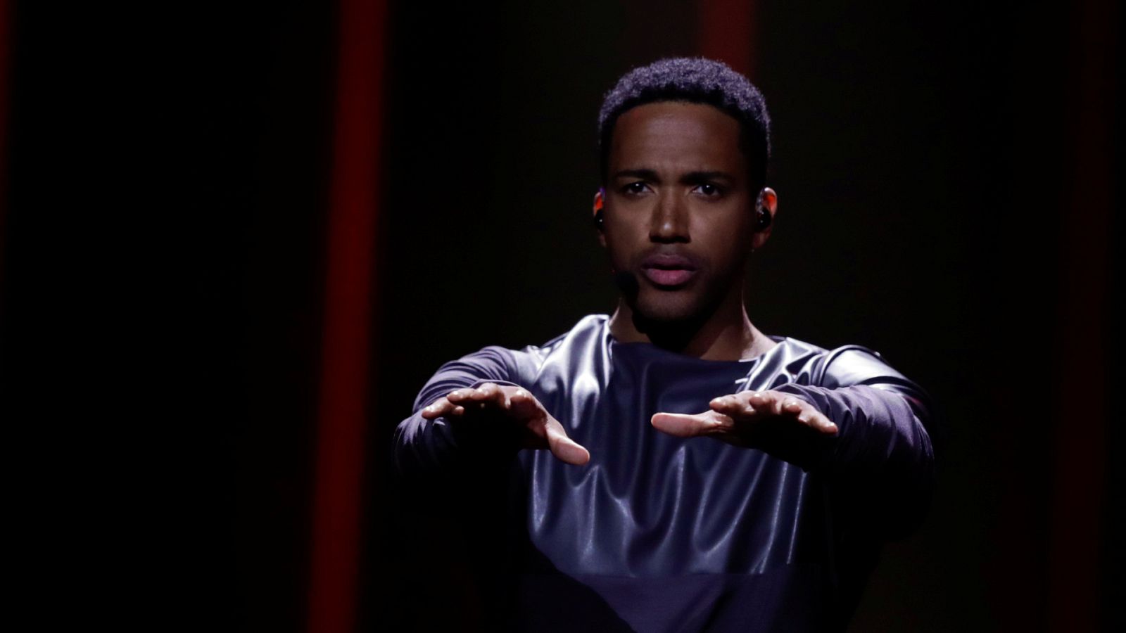 Eurovisión - Austria: Cesár Sampson canta "Nobody but you" en la primera semifinal de Eurovisión 2018