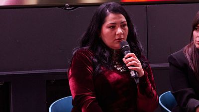 Khadiya Am�n, la periodista afgana que lucha contra la violencia vicaria: "El documental es una carta para mis hijos"