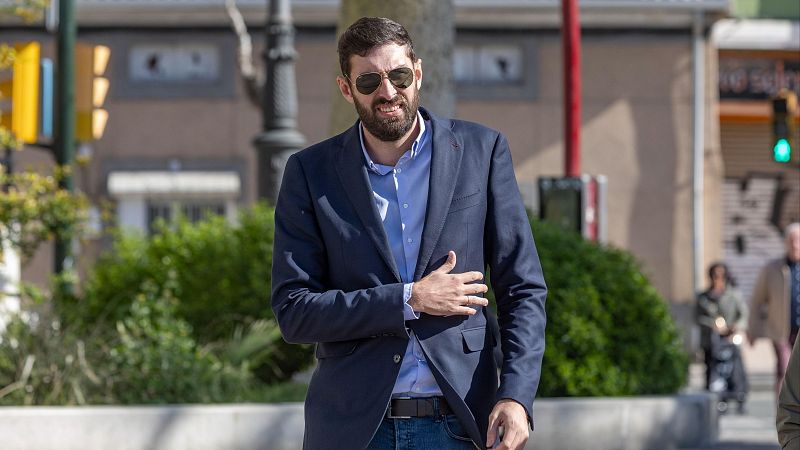 Vox expulsa a Antelo del grupo parlamentario y desmiente que haya falsificado su firma para retirarle la portavocía