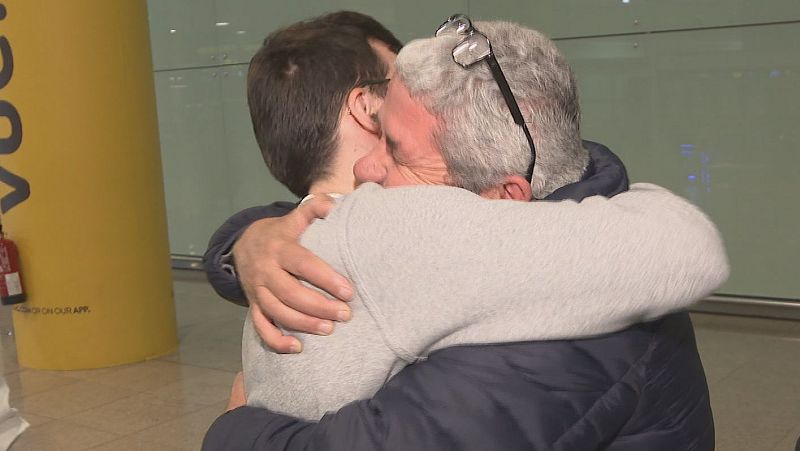 Comencen a arribar els ciutadans atrapats en pa�sos del Golf P�rsic