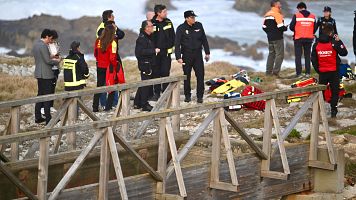 Servicios de emergencias trabajan en el lugar de los hechos en El Bocal