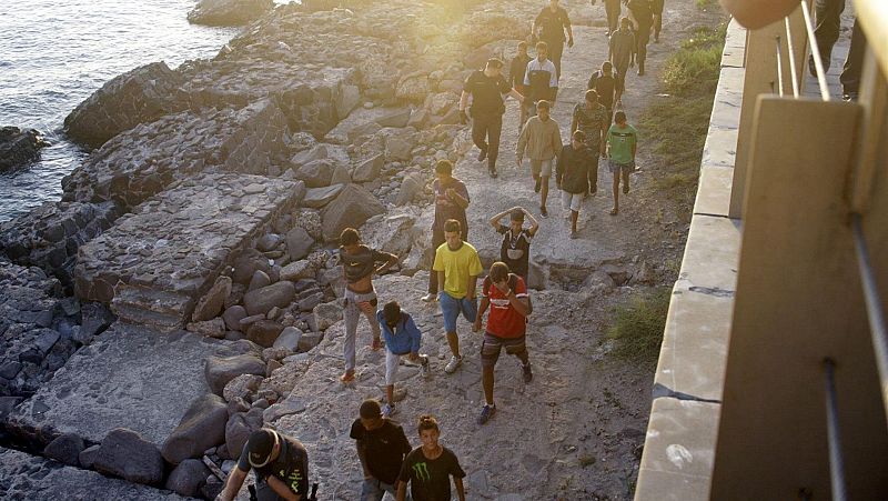 Un grupo de menores extranjeros no acompa�ados en Melilla