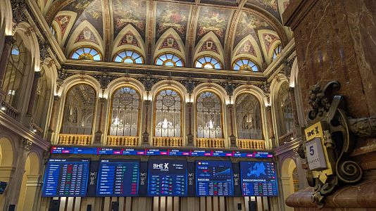 El petr�leo se estabiliza y el Ibex frena su ca�da: rebota al 0,55%