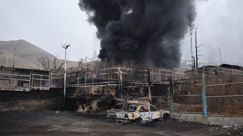 El petróleo se dispara por encima de los 100 dólares y empuja a las bolsas a caídas por la guerra en Irán