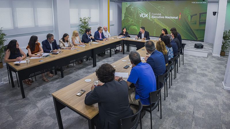 Ortega Smith amenaza con denunciar a Vox y Antelo pasa al grupo mixto en la Asamblea de Murcia tras su expulsión