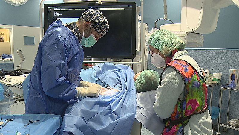 Canarias lidera en España la implantación de catéteres en el brazo para pacientes oncológicos