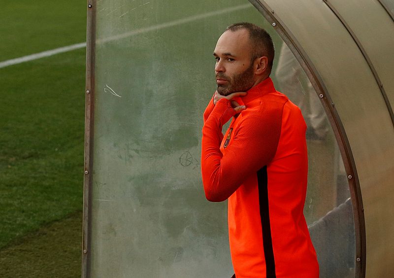 Iniesta: "Antes del 30 de abril decidiré si sigo en el Barça o me marcho"