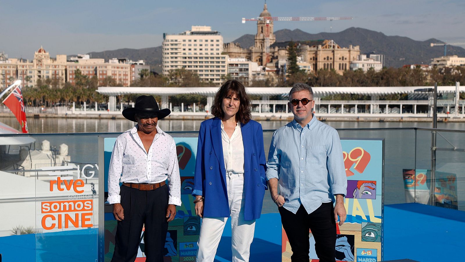 El equipo de 'El guardi�n' posa en el Festival de M�laga (Europa Press)