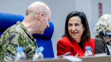 La ministra de Defensa, Margarita Robles, en su visita al MOPS en la base de Retamares en Pozuelo de Alarc�n (Madrid)