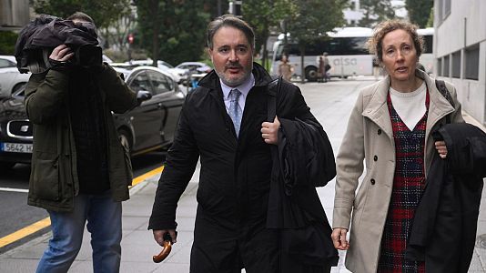 Javier Mu�oz y Elena Gonz�lez, abogados de los padres, a su llegada a la segunda jornada en la Audiencia Provincial.