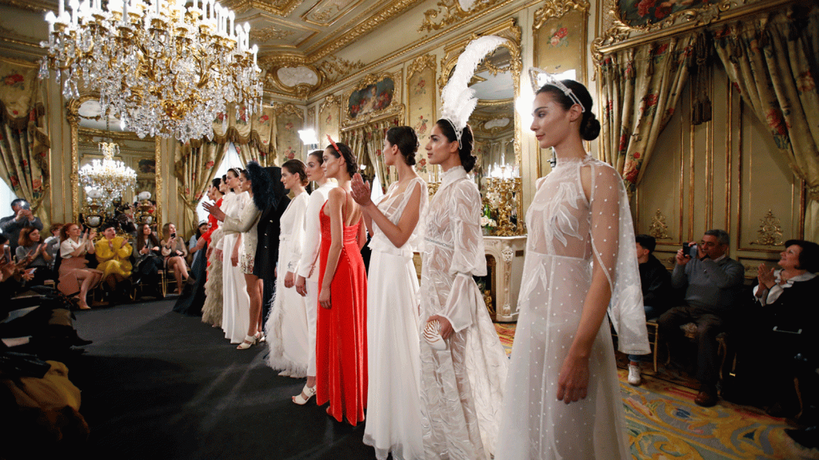 Cristina Piña presenta su colección en Atelier Couture | Ver