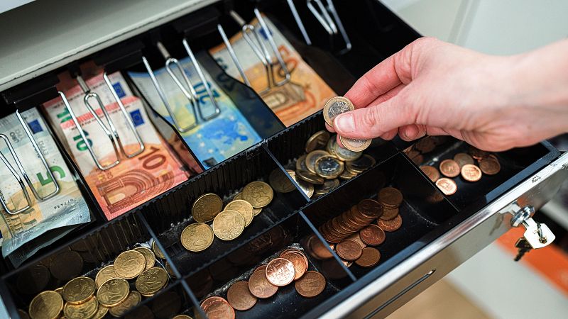 Inflació continguda a l'espera dels efectes de la guerra a l'Iran