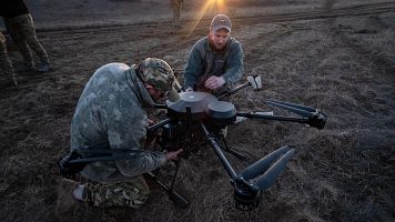 Ej�rcito ucraniano con un dron