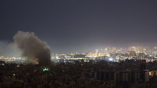 Columnas de humo se elevan tras los ataques israel�es en los suburbios del sur de Beirut