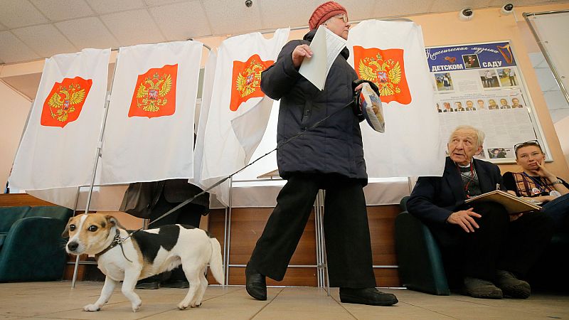 Rusia vota para perpetuar a Putin