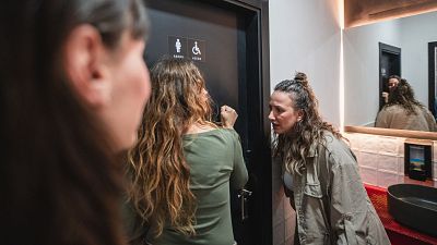 Laura Cambra Rufino, arquitecta: "Las colas interminables en los ba�os de mujeres son un micromachismo de dise�o"