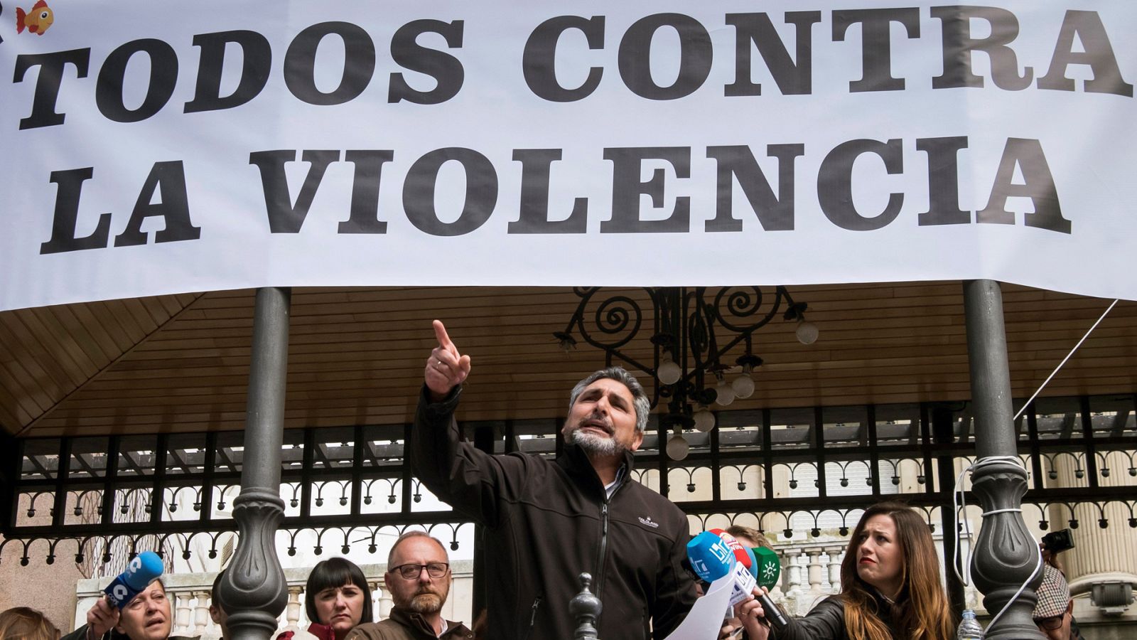 Miles de personas se concentran en Huelva a favor de la prisión permanente revisable