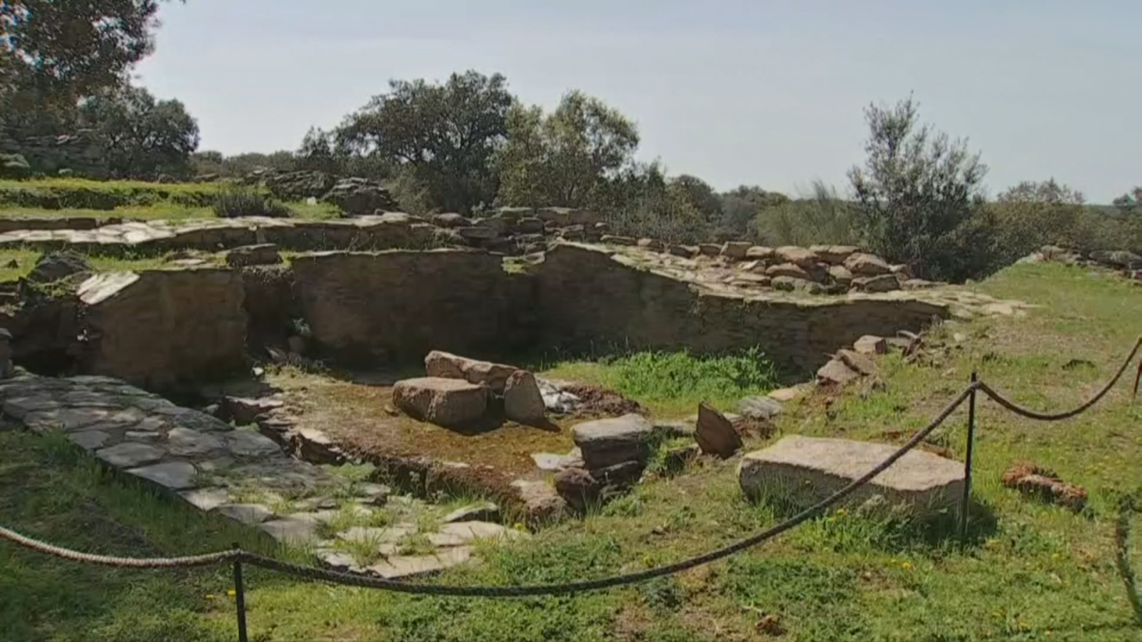 Actuaciones de revalorización turística del yacimiento de Villasviejas del Tamuja