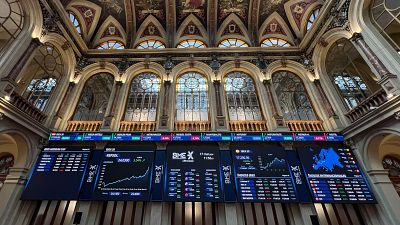 El IBEX se mantiene en verde con el fin de recuperar los 17.000 puntos mientras el petr�leo sube ligeramente