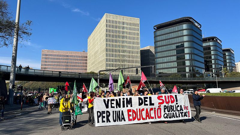 Els docents culminen una setmana de protestes amb una vaga de professorat i personal educatiu