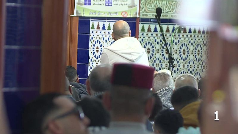 La comunidad musulmana de Melilla celebra el final del mes sagrado de Ramadán