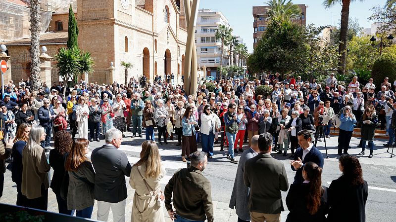 Homenajes en Torrevieja y Zaragoza a la niña y a la mujer asesinadas por la violencia machista: "¡Nos queremos vivas!"