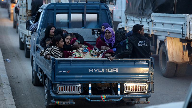 Casi 100.000 personas huyen de la localidad kurdosiria de Afrín ante el avance de Turquía