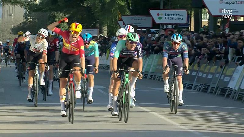 Court Magnus Nielsen se impone en la segunda llegada al sprint de la Volta 2026