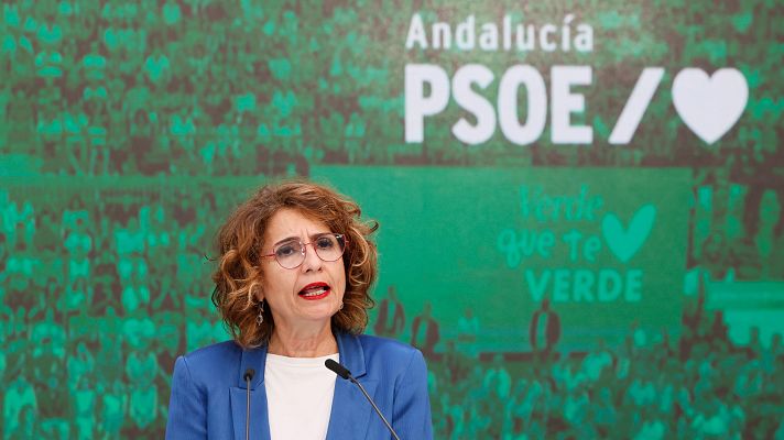 La vicepresidenta primera del Gobierno y candidata del PSOE a la Presidencia de la Junta de Andaluc�a, Mar�a Jes�s Montero, ofrece una rueda de prensa este martes, en la sede del PSOE en Sevilla.