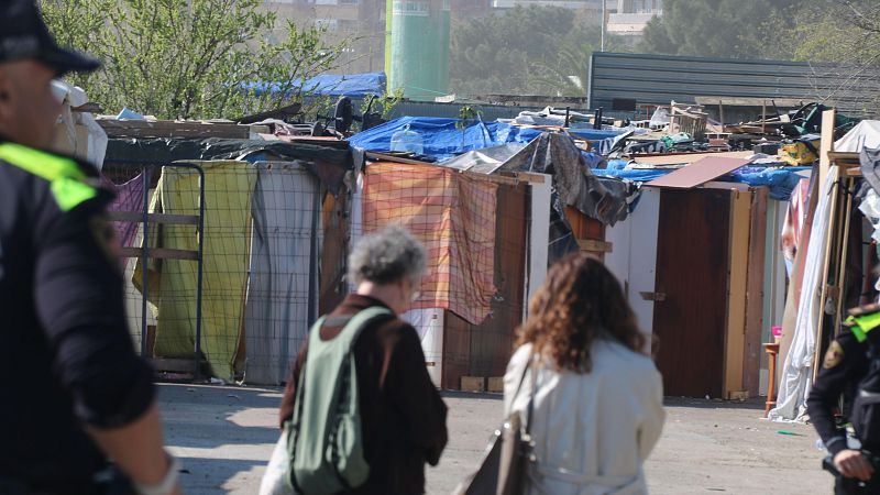 Desallotjament de dos assentaments al Pont del Treball a la Sagrera