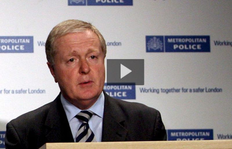 Dimite el comisario jefe de Scotland Yard, criticado por su gestión del 'caso Menezes'