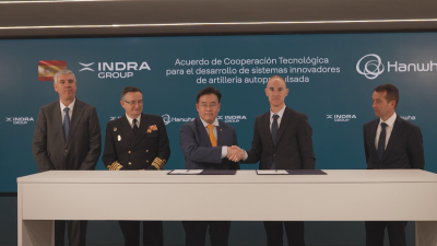 Indra y Hanwha firman un acuerdo millonario para fabricar en Gij�n los obuses K9