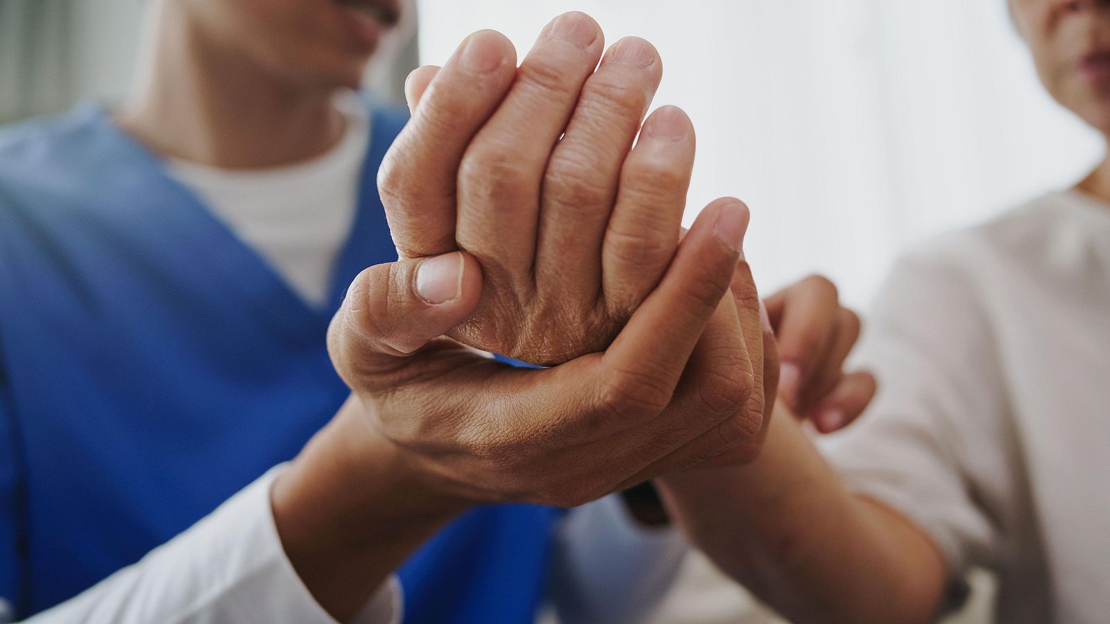 El Hospital La Paz crea la Unidad de Mano | Ver