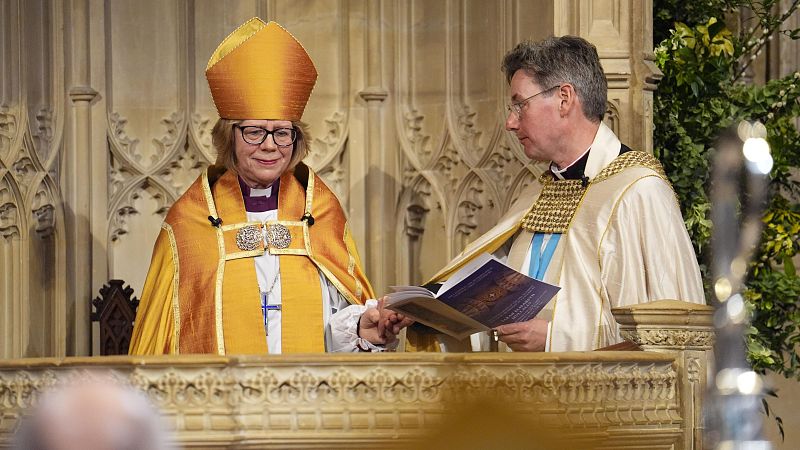 Sarah Mullally hace historia al convertirse en la primera mujer arzobispa de Canterbury