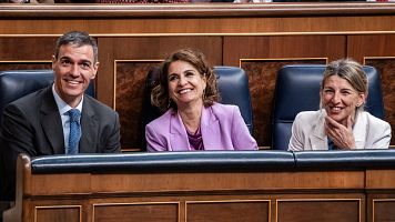 El president del Govern, Pedro S�nchez; la vicepresidenta primera i ministra d'Hisenda, Mar�a Jes�s Montero, i la vicepresidenta segona i ministra de Treball i Economia Social, Yolanda D�az