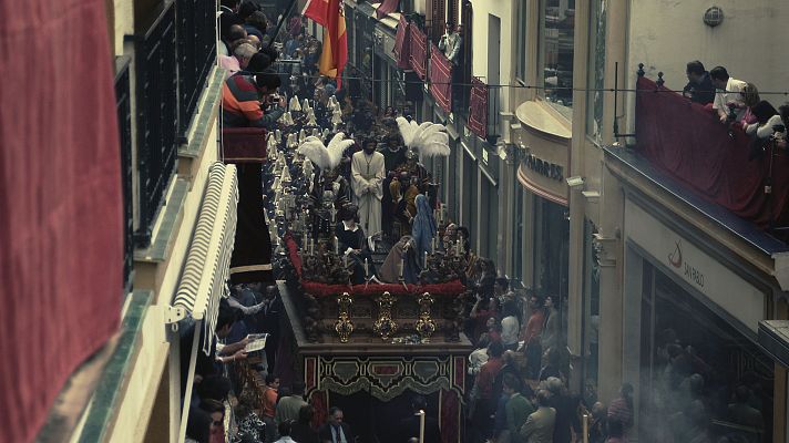 Alquilar balcones por 6.000 euros o sillas por 200 euros: �cu�nto cuesta ver una procesi�n en Semana Santa?