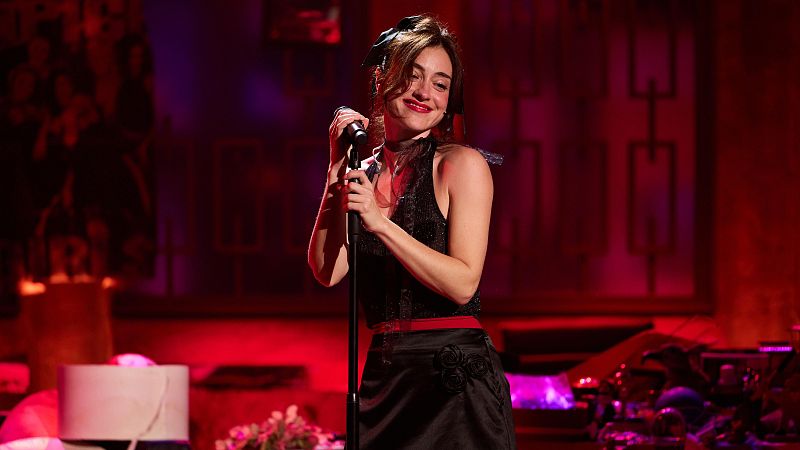 Russian Red se "apropia de un clásico" para presentar su residencia: "Esto va de que sucedan cosas" | La Revuelta