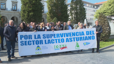Los ganaderos asturianos protestan contra la bajada del precio de la leche