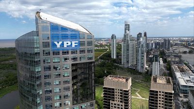Un tribunal de EE.UU. anula la multa de 16.000 millones impuesta a Argentina por la nacionalizaci�n de YPF