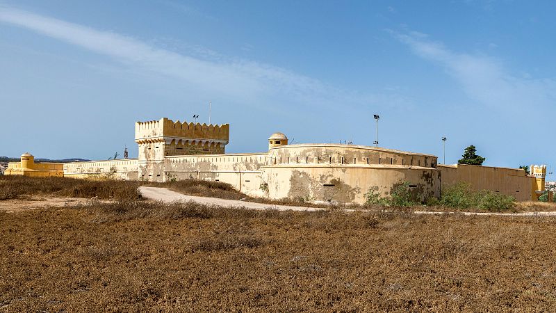 Ahmed, extutelado en Melilla: "Dormíamos seis en una habitación de cuatro camas"