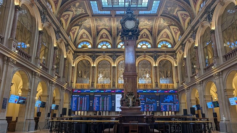 El IBEX35 sube casi un 1% y roza los 17.000 puntos a pesar de la amenaza de Trump sobre Irán