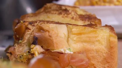 Receta de brioche de salm�n ahumado y guacamole de Omar en MasterChef 14