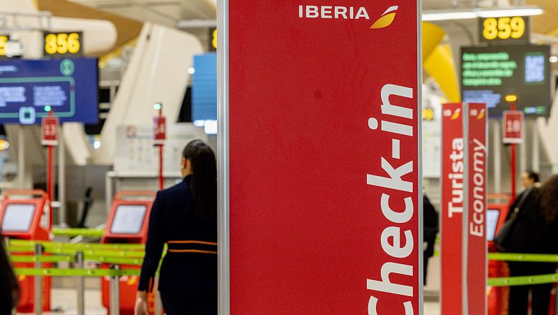 Iberia y los sindicatos cierran un acuerdo sobre el ERE para la salida voluntaria de 996 personas