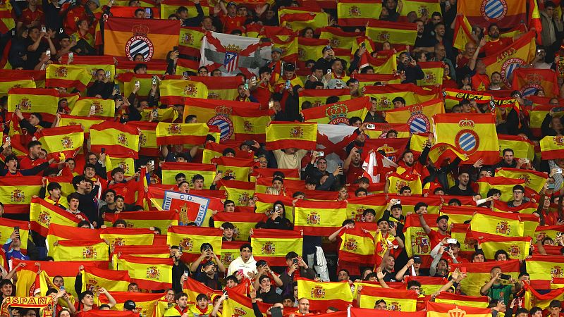 Els Mossos investiguen els c�ntics islam�fobs del partit Espanya-Egipte a Cornell�