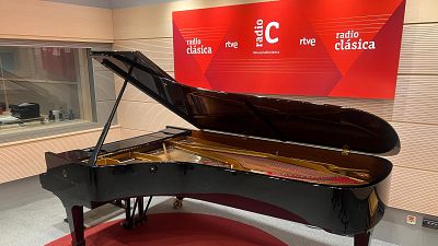 La reina Sofía visita Radio Clásica por su 60º aniversario