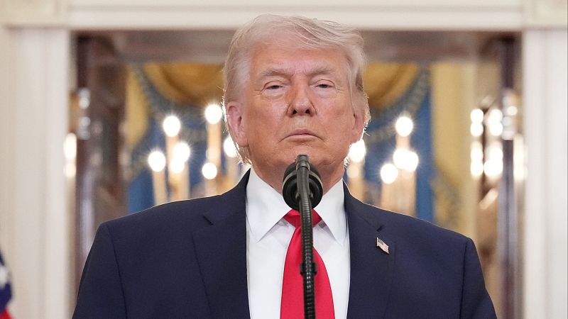 Trump dice que golpeará "con dureza" a Irán en las próximas dos semanas para hacerles retroceder a la "Edad de Piedra"