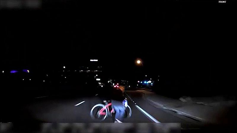 La Policía muestra un vídeo del atropello mortal del coche autónomo de Uber en Arizona