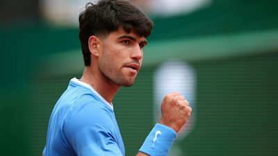 Carlos Alcaraz debuta en Montecarlo con una c�moda victoria ante el argentino Sebasti�n Ba�z