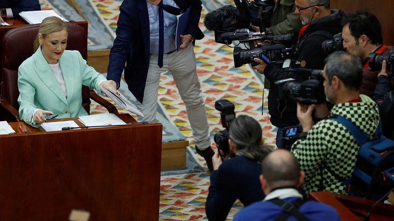 La Asamblea de Madrid aprueba que Cifuentes explique en el Pleno las presuntas irregularidades de su máster
