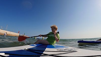 Onades Inclusives, la iniciativa que fa la platja accessible a tothom